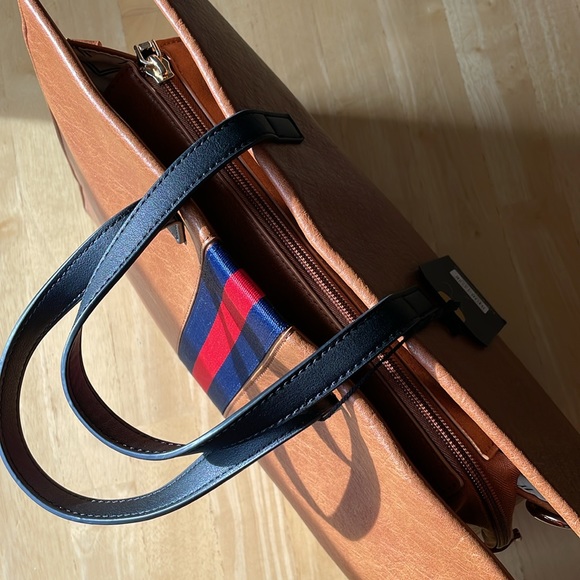 GUC Mode Luxe Handbag with detachable strap - Picture 2 of 7